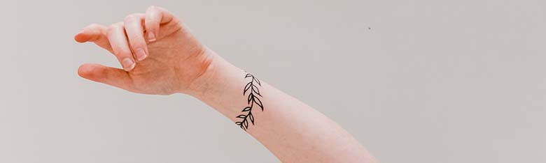 Non solo estetica: dei biosensori simili a tatuaggi potrebbero essere utili per la salute